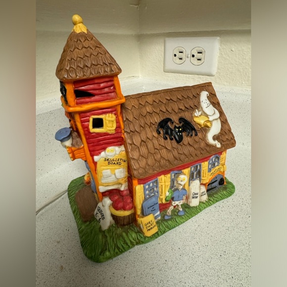 Creepy Hollow Midwest Cannon Falls School House LIGHTS UP! - Picture 2 of 5